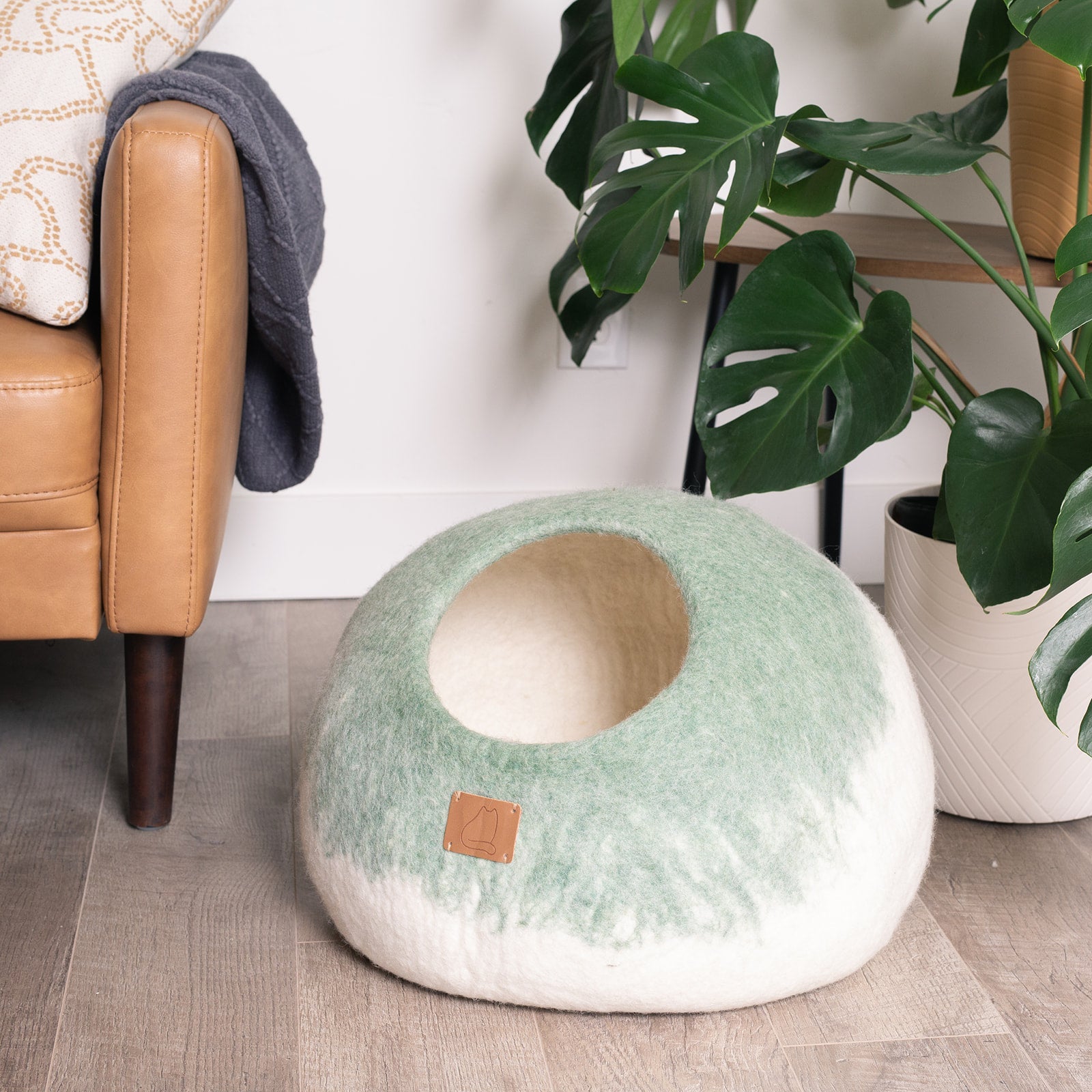 Round Burst Design Pet Cave | Stylish & Cozy Hideaway for Cats & Small Dogs