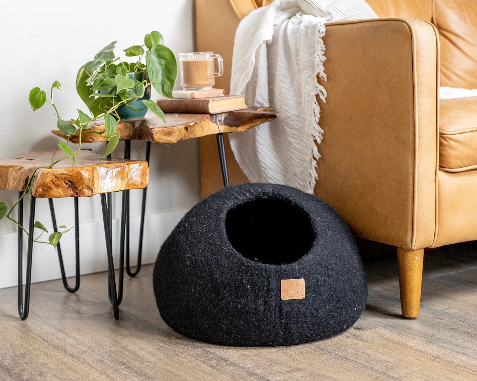 Night Black | Round Style Cave