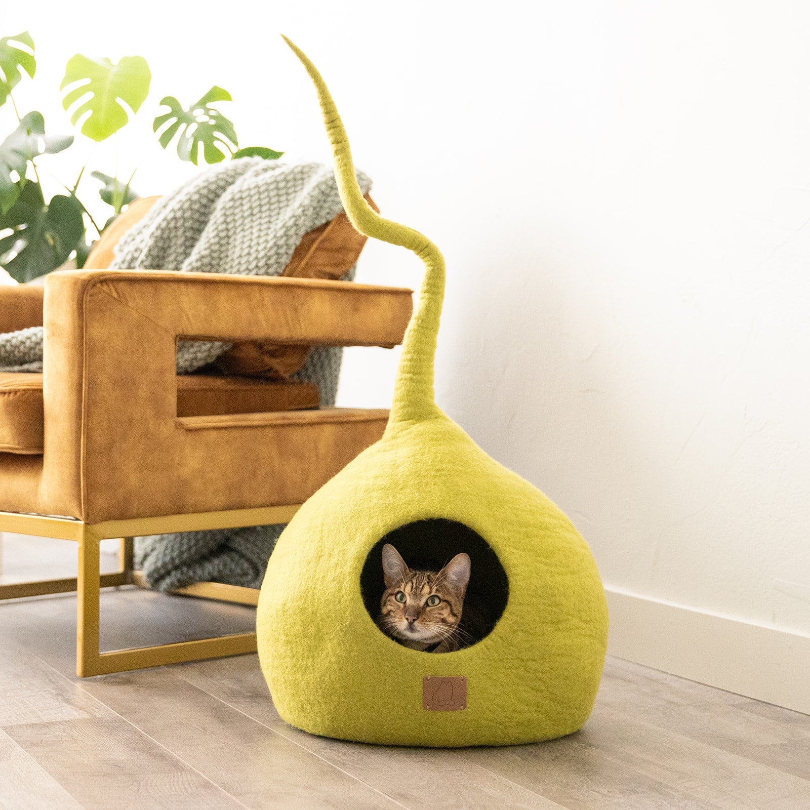 Citrus Green Tail-Styled Cat Cave | Vibrant Pet Retreat