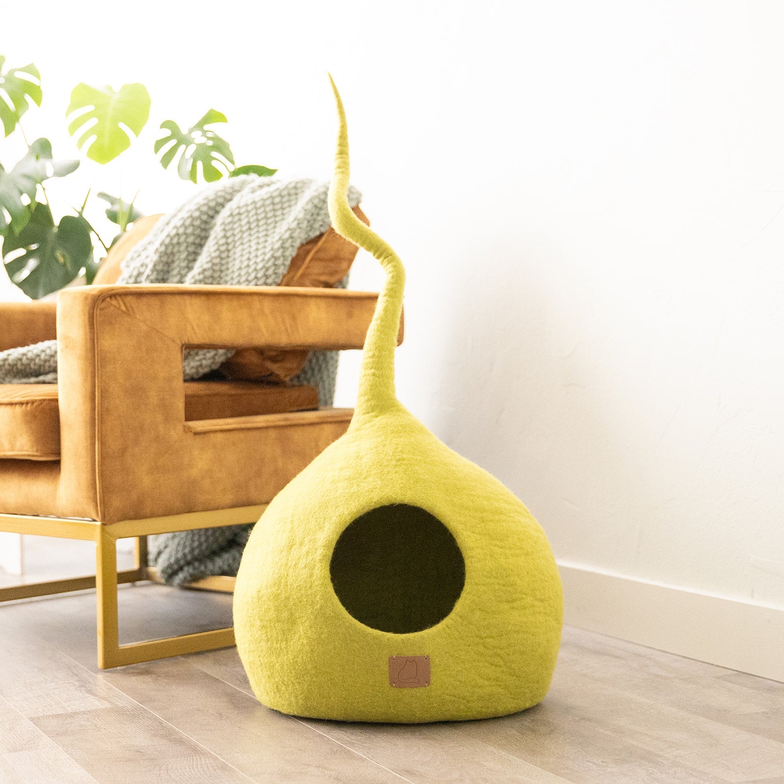 Citrus Green Tail-Styled Cat Cave | Vibrant Pet Retreat